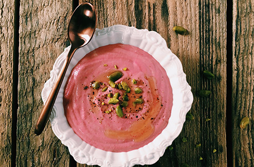 Houmous de betterave rouge au cumin et à l’huile d’olive