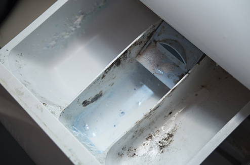 Comment nettoyer et entretenir une machine à laver qui sent mauvais ? 