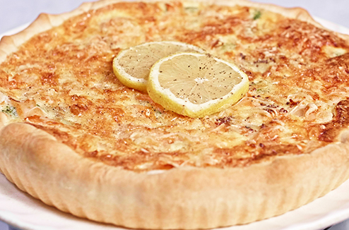 Quiche aux restes de saumon fumé, brocolis et fromage râpé