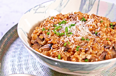 Risotto d’épeautre aux champignons de Paris, crème, vin blanc et ciboulette