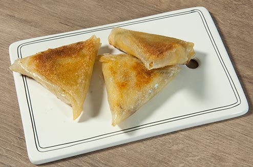 Samossas croustillants farcis aux poireaux et au gouda 