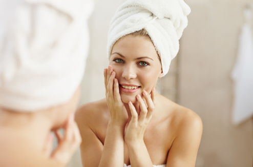 Comment bien préparer sa peau au maquillage ? 