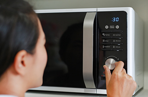 Micro-ondes : à quoi servent les symboles ?