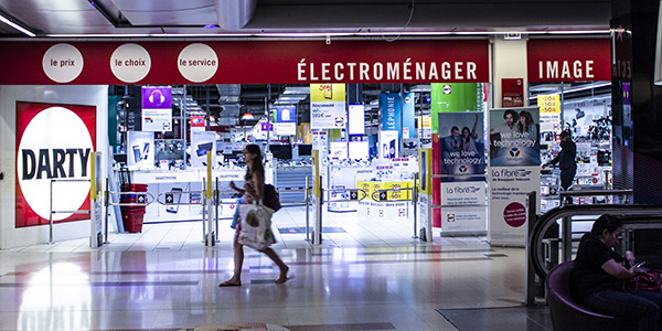 Rendez-vous au comptoir SAV de votre magasin Darty !
